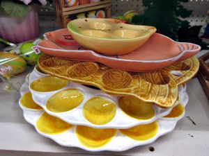 Oster-Dekoration Servierplatten und Schalen