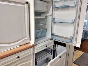 Einbauküche Landhaus weiss Kühlschrank