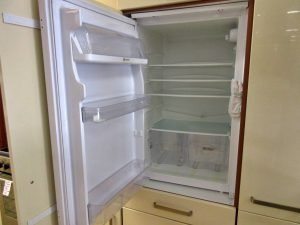 Einbauküche creme 310 Kühlschrank