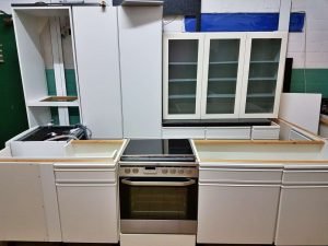 Einbauküche mit E-Geräten weiß