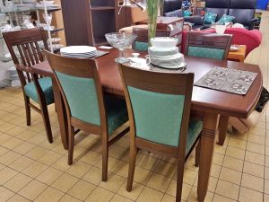 Essgruppe Tisch mit 5 Stühlen Holz dunkel