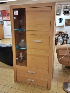 Highboard Holz modern mit Vitrine beleuchtet