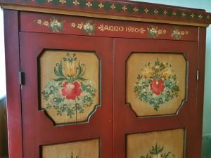 Bauernmöbel Bauernschrank antik bemalt rot 10