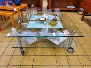 Wohnzimmertisch Glas rollbar