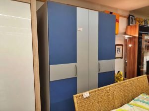 Kleiderschrank 4türig blau/silber
