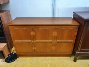 Kommode Schränkchen 70er Jahre Nussbaum Retro