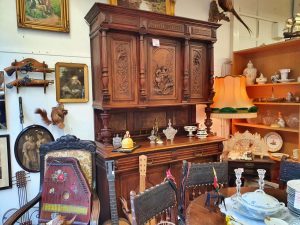 Buffetschrank Jagdschrank Gründerzeit mit Schnitzereien Eiche antik