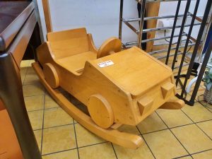 Möbel, Einrichtung und Inventar aus allen Epochen 04