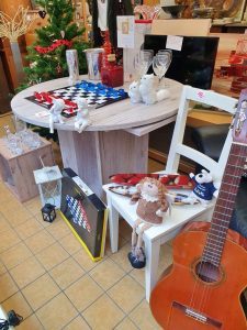 Möbel, Einrichtung und Inventar aus allen Epochen 07