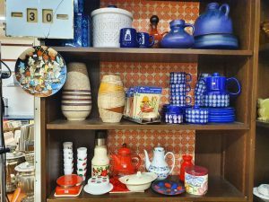 Möbel, Einrichtung und Inventar aus allen Epochen 09