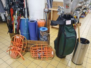 Golfschläger Fitnessmatten Walkingstöcke