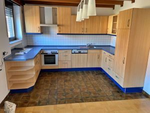 Einbauküche mit E-Geräten U-Form Nobilia buche blau