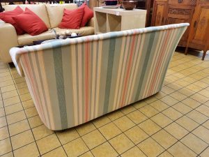 Die gute Tat - eine Couch in tollen Farben zu verschenken