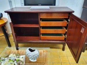 Die gute Tat - eine wertige Kommode zu verschenken