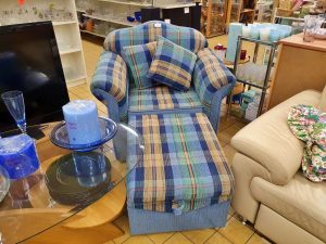 Sessel mit Hocker Stoff farbig