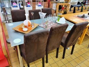 Essgruppe mit Glastisch und 6 Hochlehner Stühlen