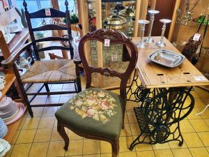 Stuhl Chippendale Stil mit Gobelin Bezug