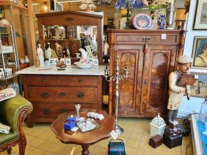 Waschkommode Eiche und Vertiko Wurzelholz antik