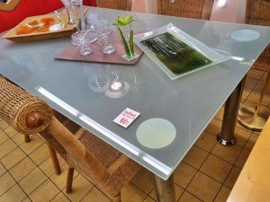 Esstisch Glas mit Chromegestell