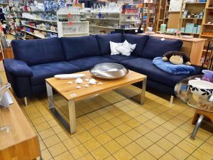 Wohnlandschaft Stoff blau Couchtisch und mehr