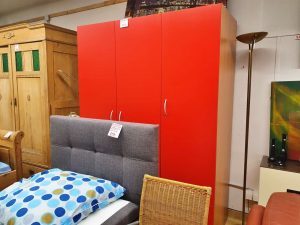 Kleiderschrank 3türig rot IKEA
