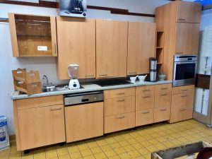 Einbauküche Küchenzeile mit Elektro-Geräten Buche