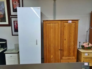 Schränke Kleiderschränke verschiedene Größen und Ausführungen