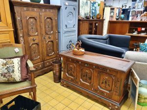 Voglauer Bauernmöbel Anno 1700 braun Dielenschrank Schuhtruhe