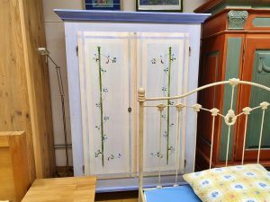 Voglauer Kleiderschrank Dielenschrank Weichholz bemalt