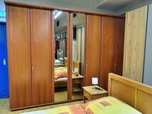 Kleiderschrank Schrank Schlafzimmerschrank 7-Türer Kirschbaum