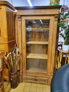 Vitrinenschrank Holz Eiche antik