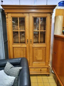 Vitrinenschrank Weichholz antik