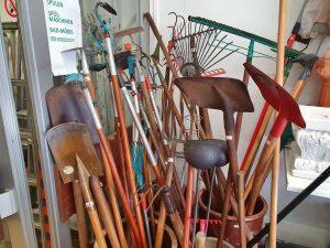 20240428 Möbel und Geräte für die Garten-Saison 09