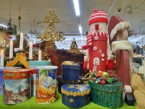 20240923 Weihnachtsmarkt 2024 Weihnachtsmänner Nikoläuse und Weihnachtsdekoration 04