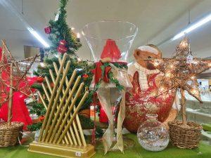 20240923 Weihnachtsmarkt 2024 Weihnachtsmänner Nikoläuse und Weihnachtsdekoration 06