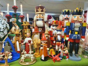 20240923 Weihnachtsmarkt 2024 Weihnachtsmänner Nikoläuse und Weihnachtsdekoration 11