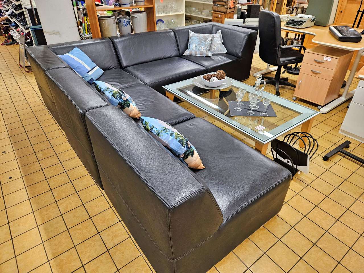 20250802 Möbel Einrichtung 01