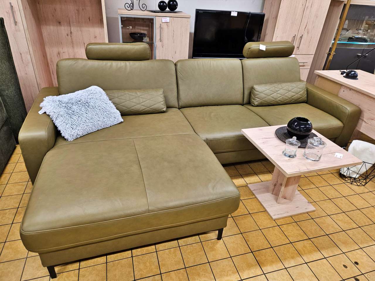 20250317 Möbel Einrichtung 01