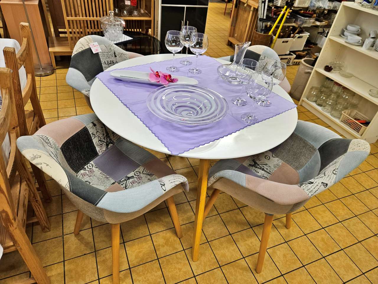 20260424 TrödelOase Möbel und Einrichtung 01