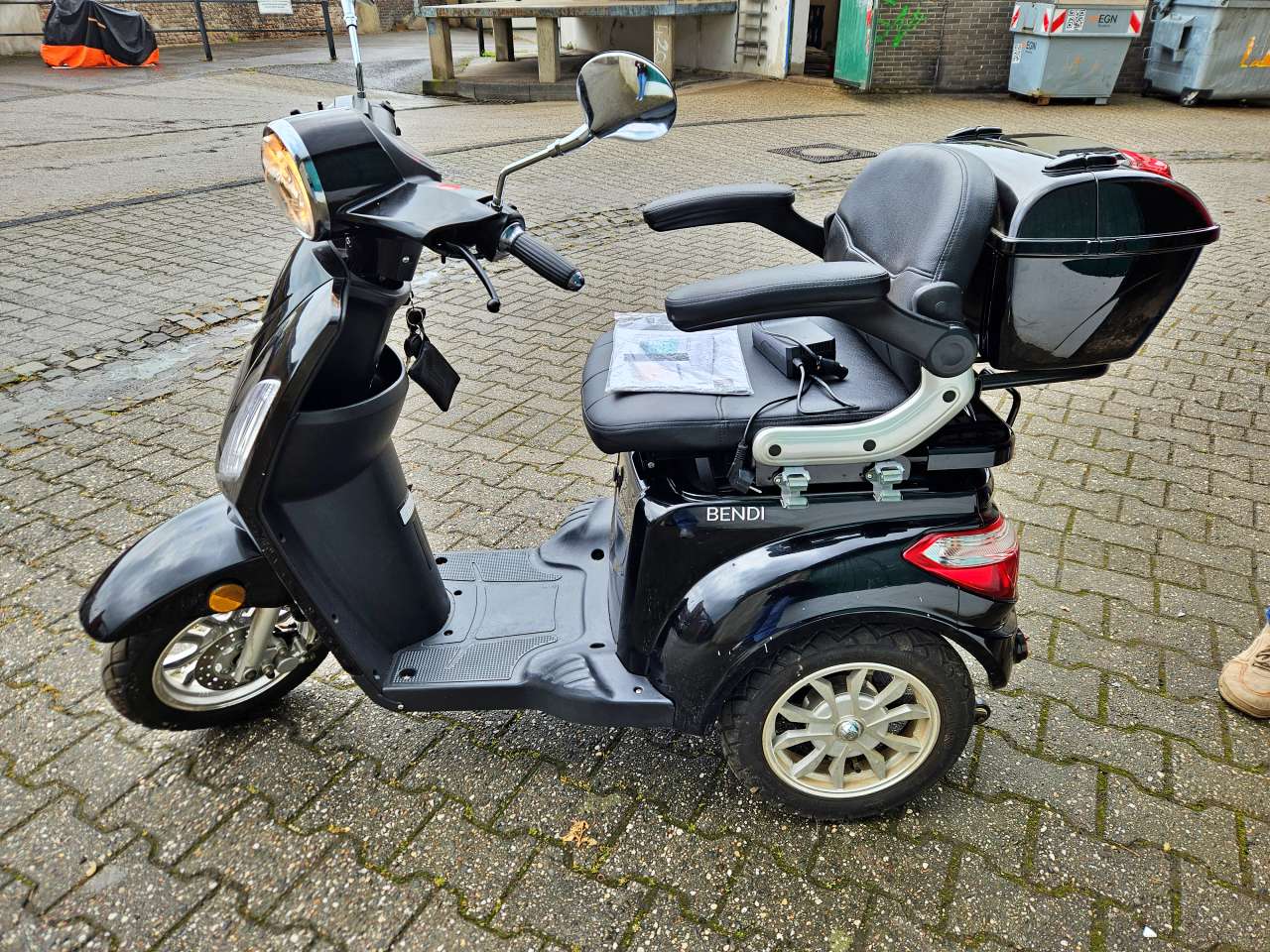 20260605 Trödel Oase E-Scooter Seniorenmobil in schwarz 01