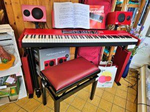 20260612 Klavier Stagepiano Clavio Nord Piano 4 rot 01